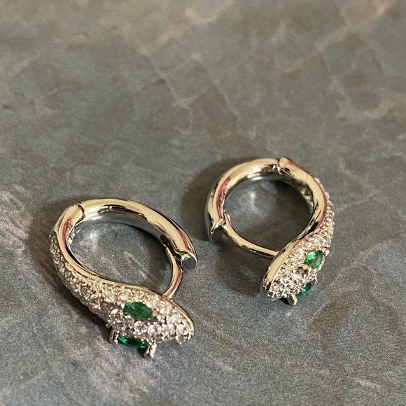 Jewelry - Sterling Silver snake earrings 💚✨🐍